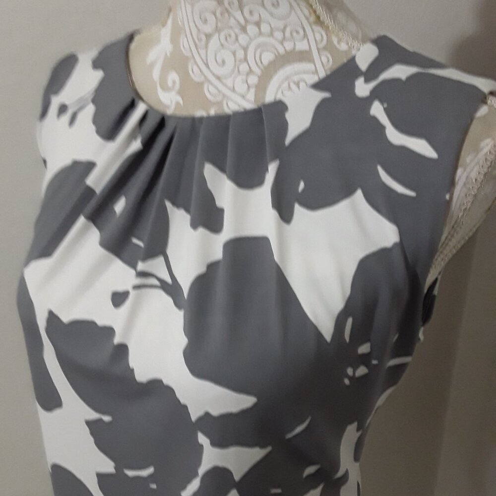 Calvin Klein lovely gray and white pleated neckline top size L